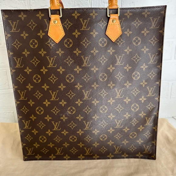 ❤️‍🔥Authentic LV sac plat in GM size❤️‍🔥 - Picture 3 of 17
